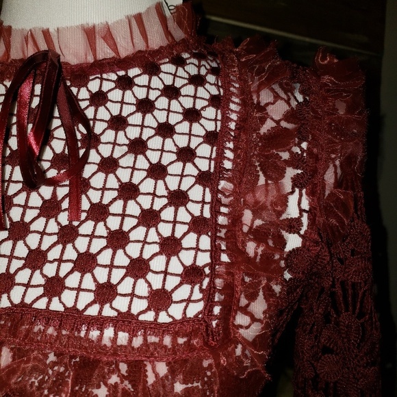 Romeo Juliet‎ Couture Lace Ruffle Mock Neck Bell Sleeve Top Burgundy Small - Picture 3 of 8